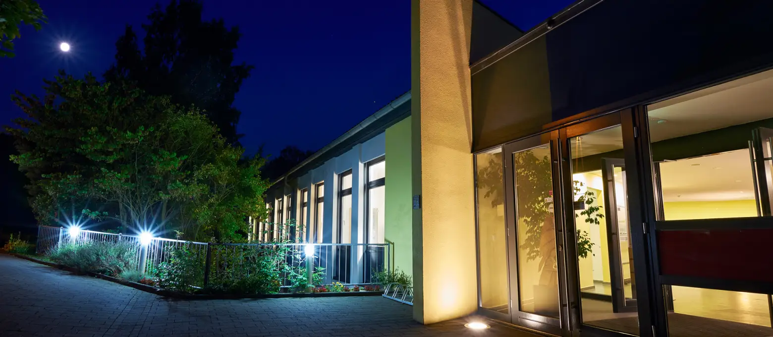 Abendstimmung am Tagungsgebäude